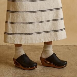 NWOB Sanita Leather Sweedish Clogs Cut out Wood Wedges 37